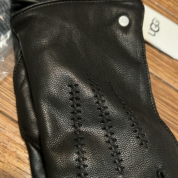 UGG Leather Faux Fur Lined Wrangell Smart Glove::Black::100% Authentic:: - Picture 6 of 7